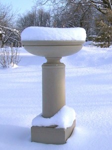 vaagen ehk pedestal, sammas, aiakaunistuselement on ilus igal aastaajal, eriti talvel